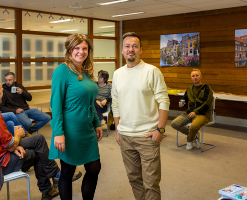 trotse collega's DZB met cursisten in trainingszaal